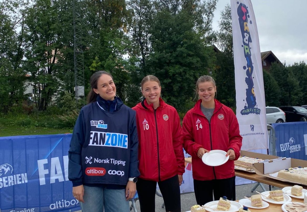 Gjengen fra Norsk Toppfotball og TIL2020 delte ut gratis kake fra Altibox/Signal til de 500 første som kom i Fanzone.