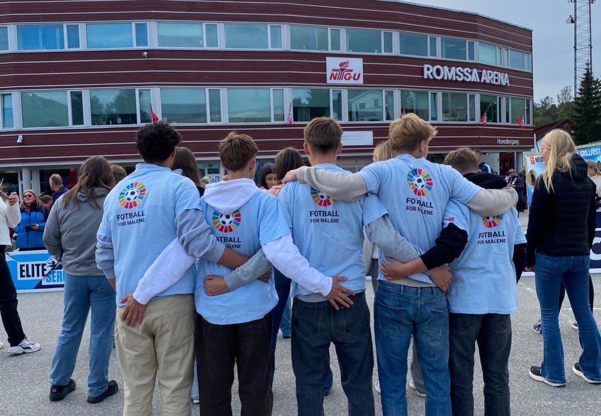 Elever fra Storsteinnes skole danset BlimE-dans.