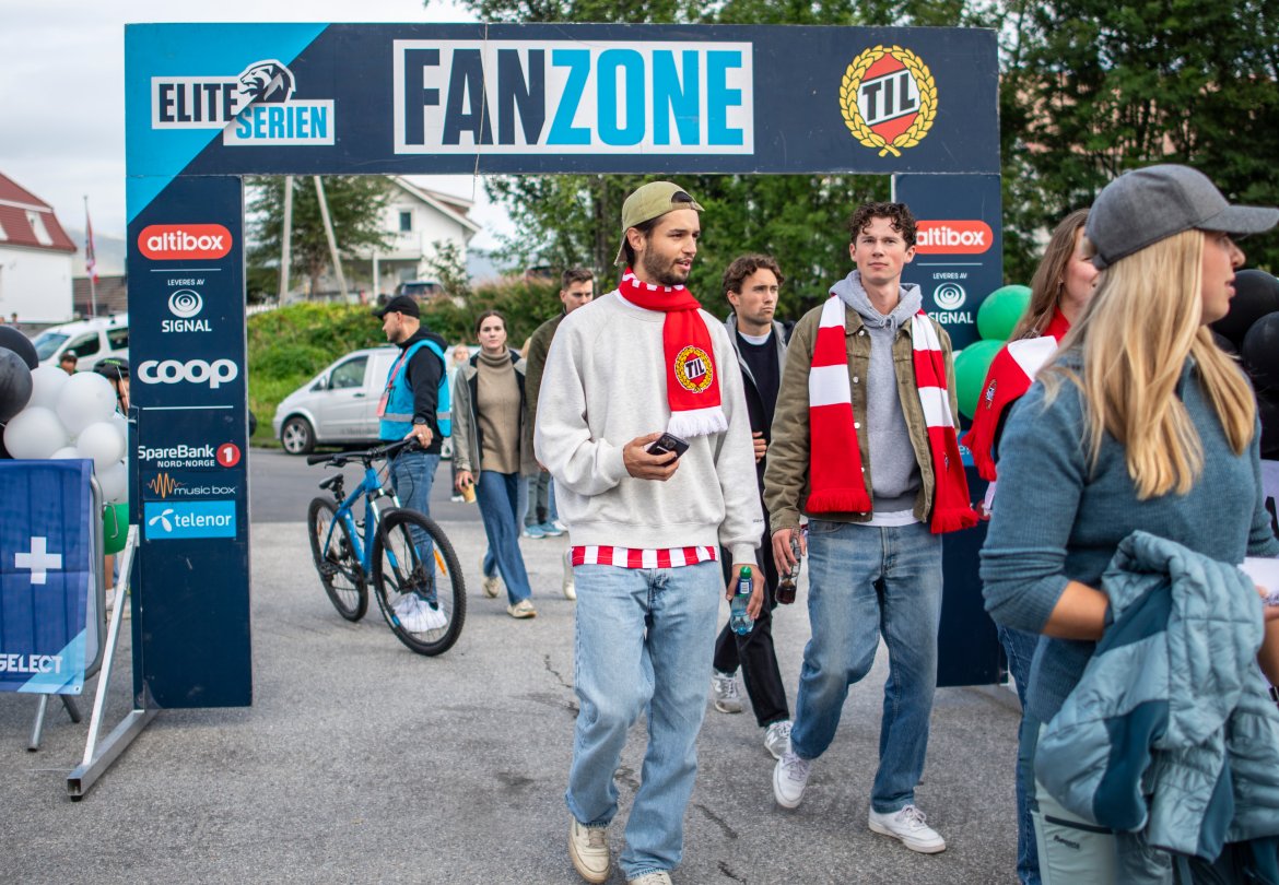 Både store og små strømmet til Fanzone ved åpning. 