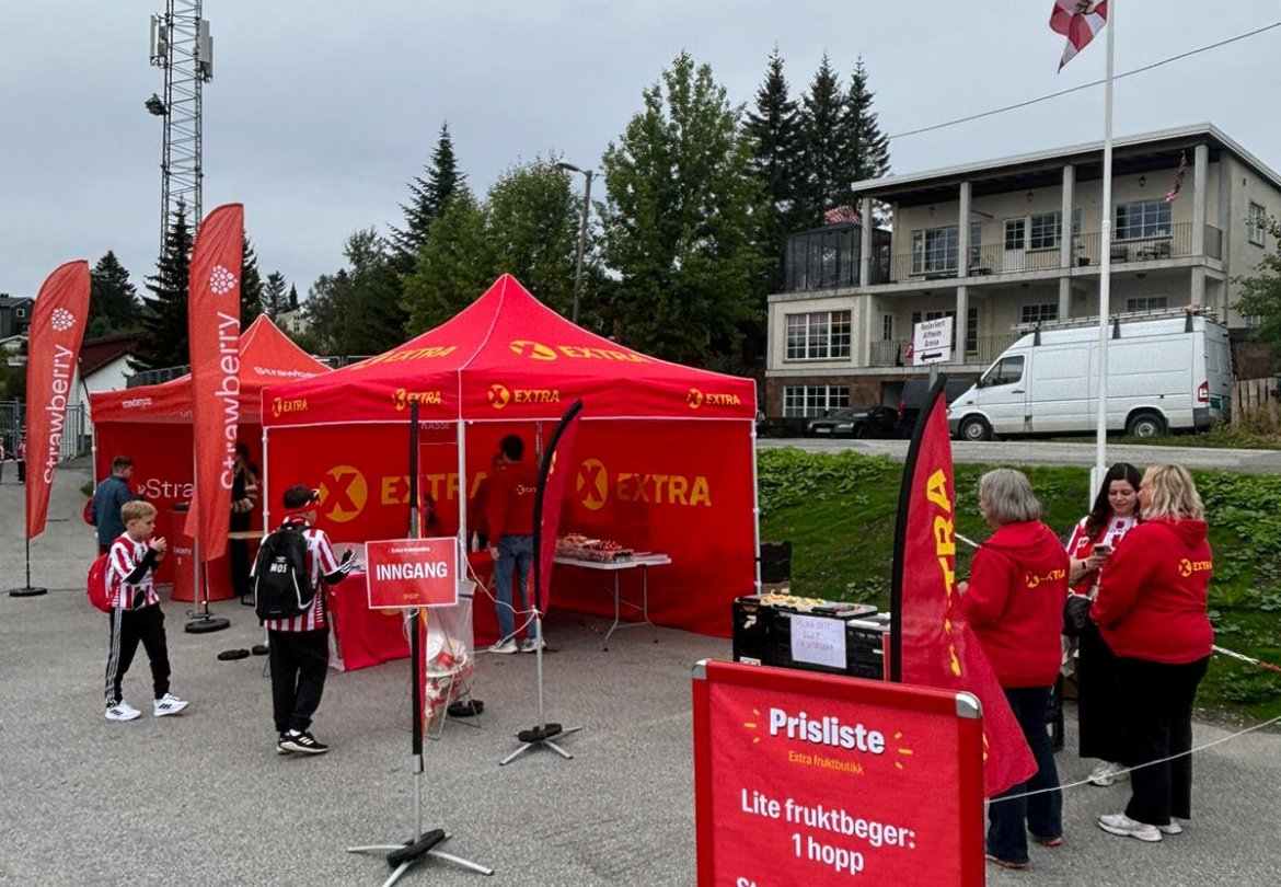 Coop hadde egen fruktbutikk, alt kostet hopp og snurr. 
Frukt + aktivitet = glade barn.