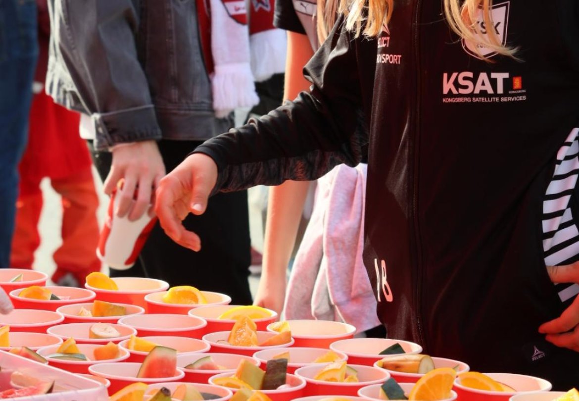 Gratis frukt i fanzone før TIL2020 vs Bodø/Glimt kvinner på Romssa. Foto: Tone Mette Yttegård