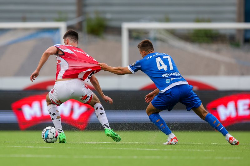 Drakten til Lasse har vært populær, både blant fans og motspillere. Har du lyst på et eksemplar av den rød-hvite drakten? Kjøp drakten her&nbsp;<a href="https://shop.til.no">shop.til.no</a>