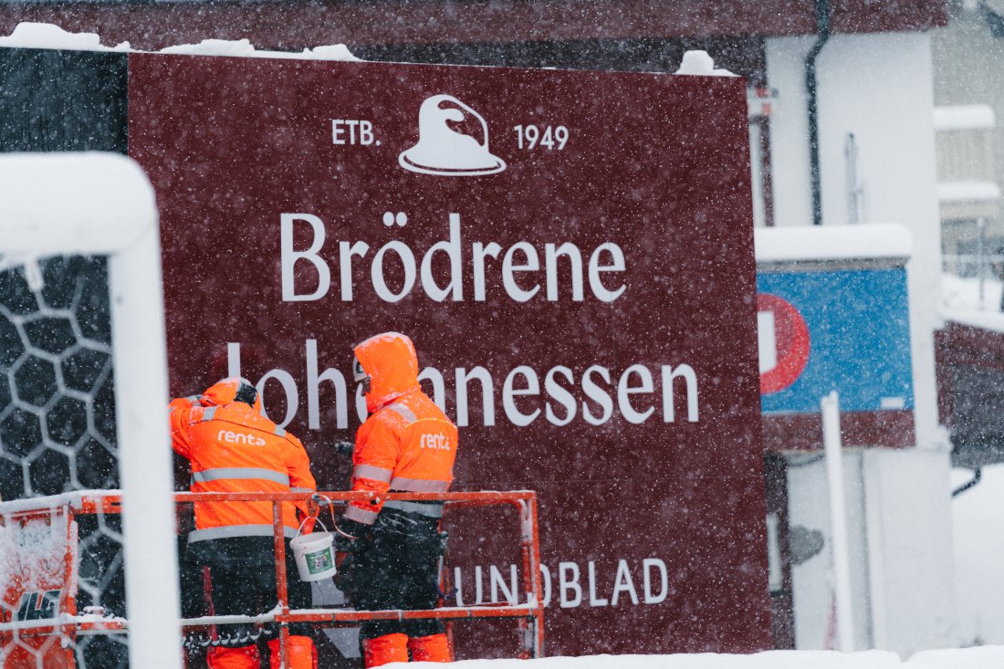 Vår nye reklamevegg rundt stadioen