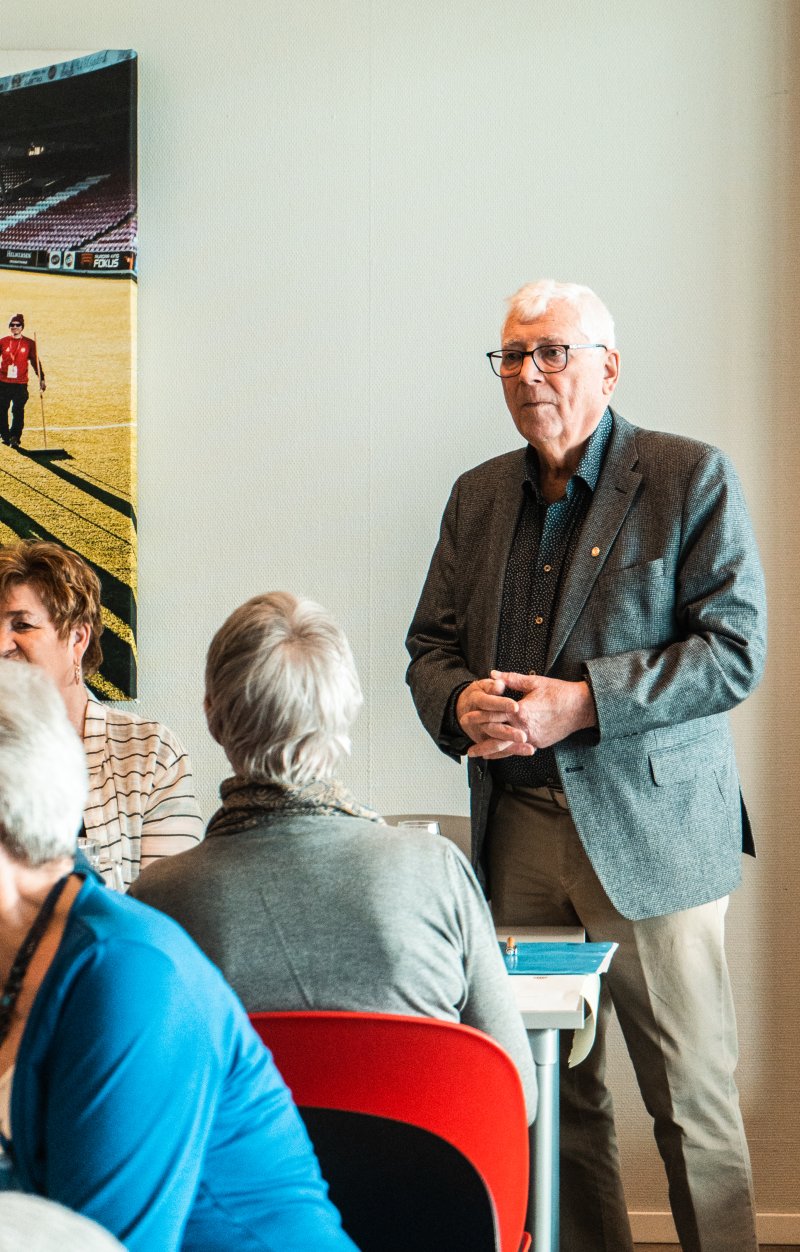 Kjell N. Olsen gir seg som leder av Seniorklubben etter 10,5 år.